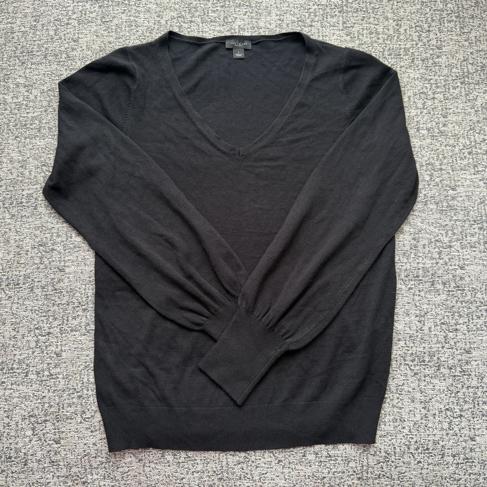 Ann Taylor Factory Black V-Neck Lightweight Knit Sweater Women's Small
